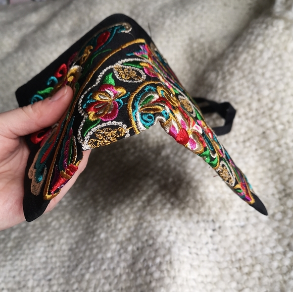 ๐ท๏ธ2/$20๐ท๏ธ Embroidered clutch - Picture 5 of 5